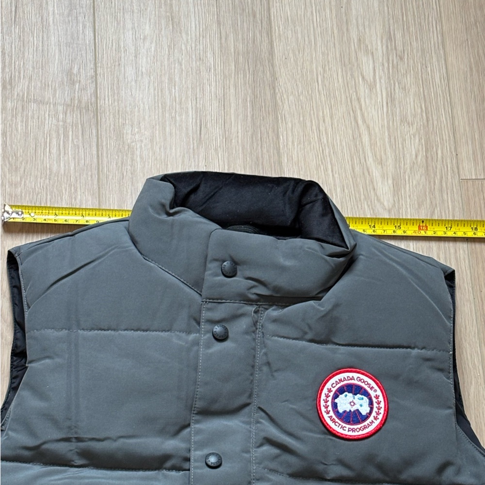 New Canada Goose Dark Quilted Down Vest with Logo Patch - Picture 6 of 6